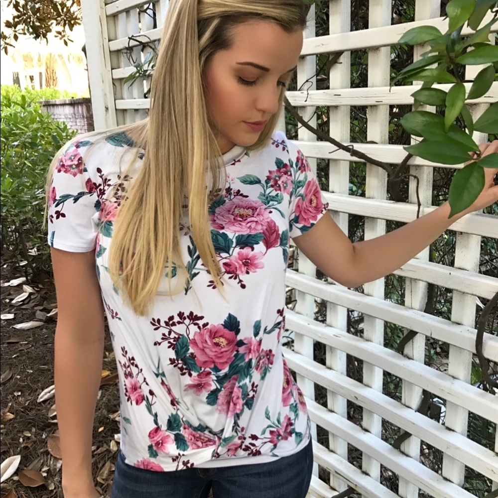 Short sleeve floral knot top
